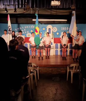 Evento escolar en el patio central